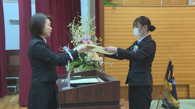 入学したころは新型コロナの影響で病院で実習が受けられないことも　「仲間がいたからこそ最後まで歩み続けることができた」　萩看護学校卒業式　山口県萩市|TBS NEWS DIG
