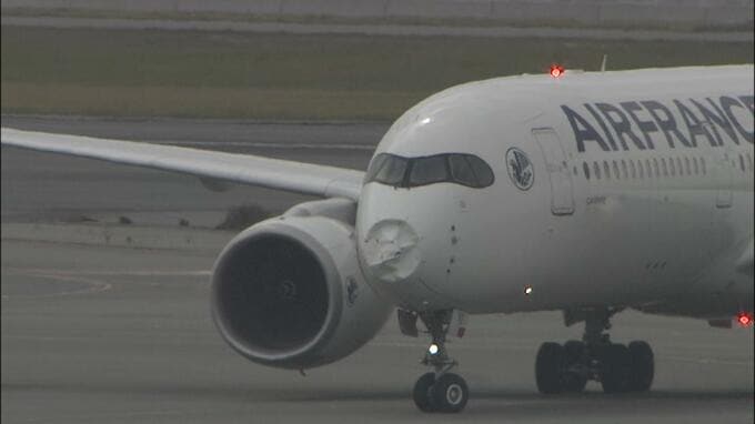 「急に引き返すとアナウンス」「大きな音はしなかった」搭乗客ら機内の様子語る　エールフランス機引き返し　機体の先端に「へこみ」原因を調査|TBS NEWS DIG