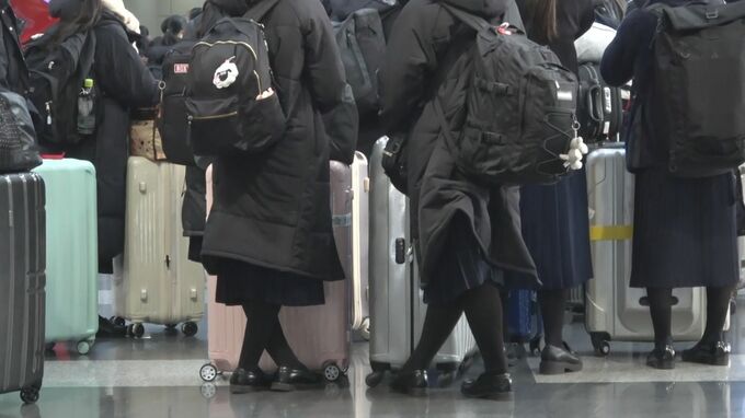 朝鮮学校の児童・生徒ら「迎春公演」参加のため北朝鮮へ 経由地の北京を出発|TBS NEWS DIG