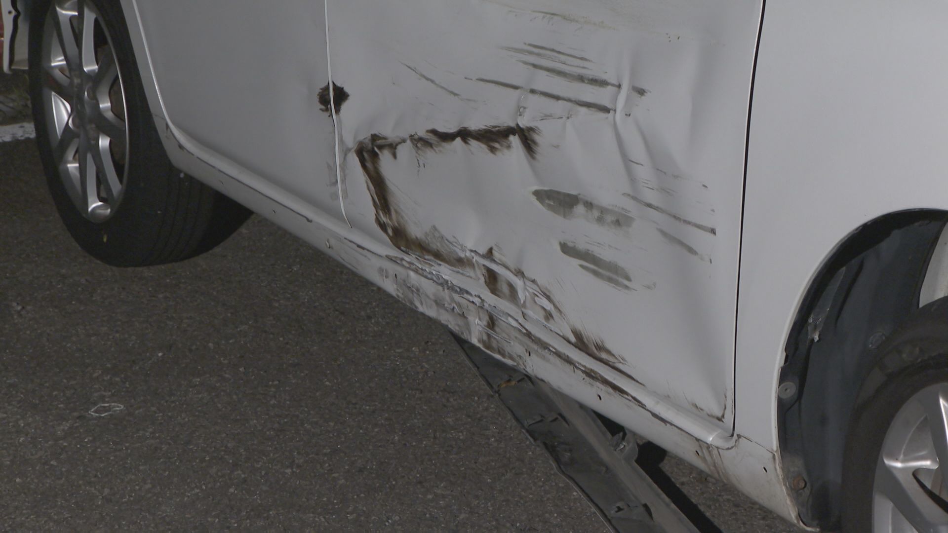 無免許運転で軽乗用車に衝突も… 車を放置して逃走　無職の女を逮捕　知人に付き添われて出頭