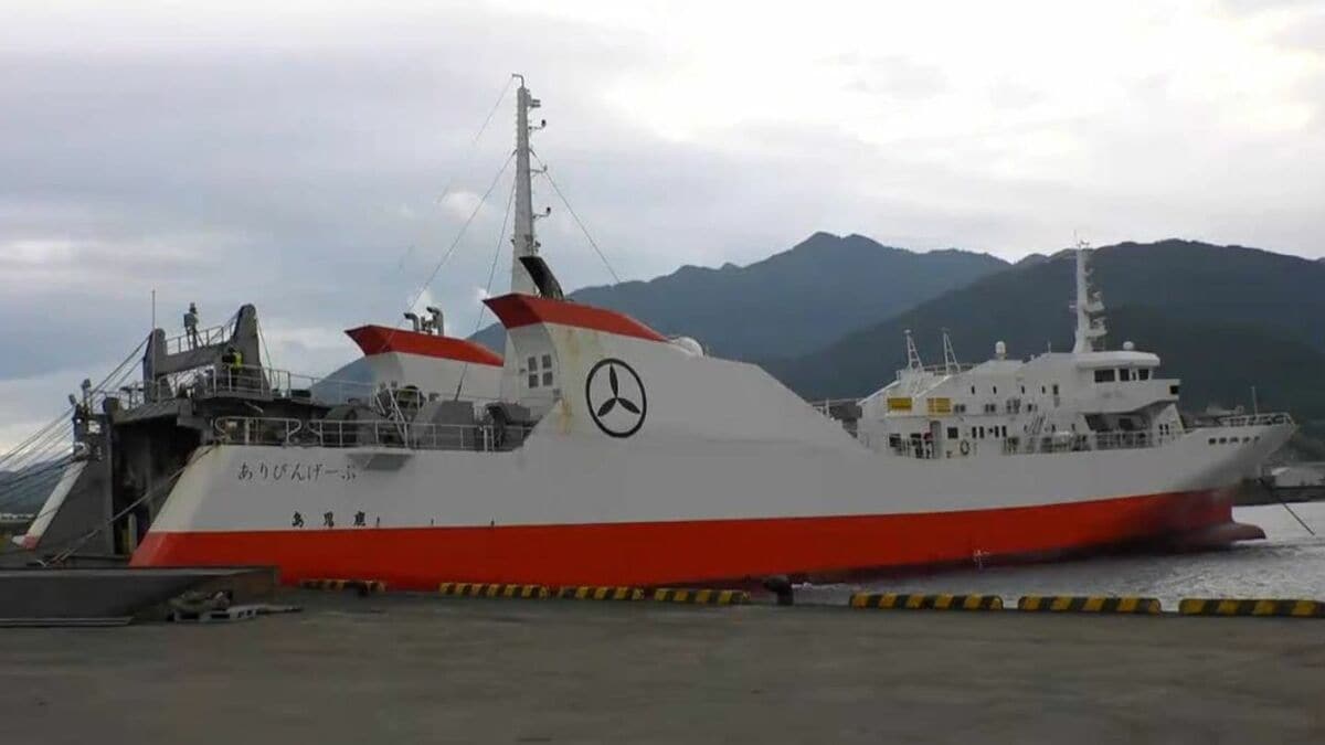 一時漂流のフェリー屋久島2欠航　貨物運ぶ「ぶーげんびりあ」臨時運航へ　あす2日から　鹿児島
