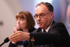 英中銀総裁、追加利下げに前向き－根強いインフレのリスクが緩和| TBS CROSS DIG with Bloomberg