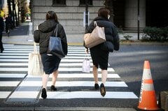 「賃上げ」は女性にも届いたか？ 医療・福祉現場の「壁」とは| TBS CROSS DIG with Bloomberg