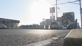 救護中にさらなる事故…男性が車にはねられる→運転していた男性が救護→2人とも別の車にはねられ歩行者の57歳男性が死亡|TBS NEWS DIG