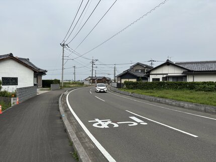 事故が大幅減の前例も 路面に謎の「あっ！」出現 危険な通学路の安全