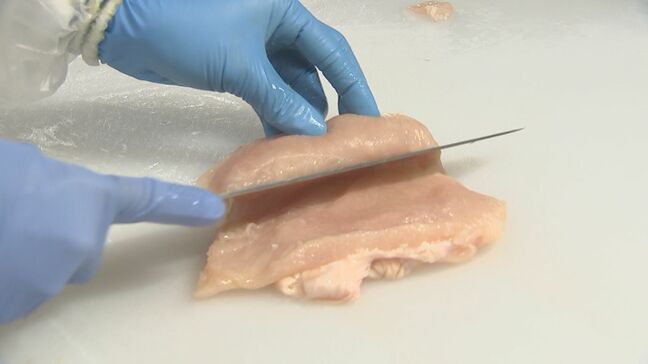 ”鶏肉と豚肉の価格が逆転する状況” 食肉用の養鶏場で鳥インフル発生…7万5000羽殺処分 クリスマスの鶏肉需要期重なり、さらに価格上がるおそれ|TBS NEWS DIG