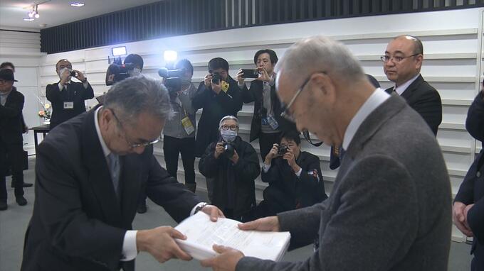 「お預かりしただけで触ったり中を見たりはできない」1万8000人余の存続求める署名手渡されるも…　棟方志功記念館は24年3月末閉館の方針を強調|TBS NEWS DIG