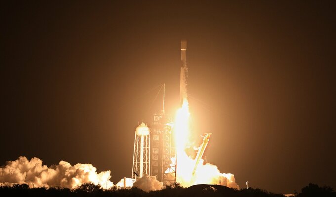 スペースXのロケット部品、月面に衝突－宇宙空間を1年半漂流後