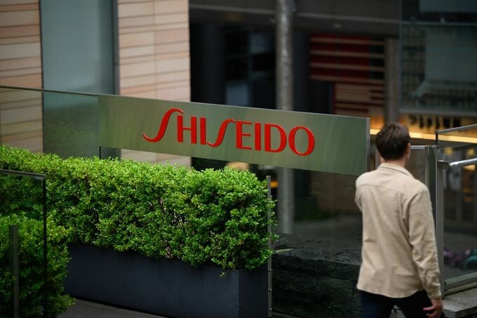 資生堂：通期営業損益420億円の赤字､従来黒字135億円－早期退職200人