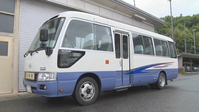 小学生18人乗ったマイクロバスに、バックで県道に出てきた軽トラックが衝突　6年生女児が頭打つ　陸上大会の帰り　|　BSSニュース | BSS山陰放送