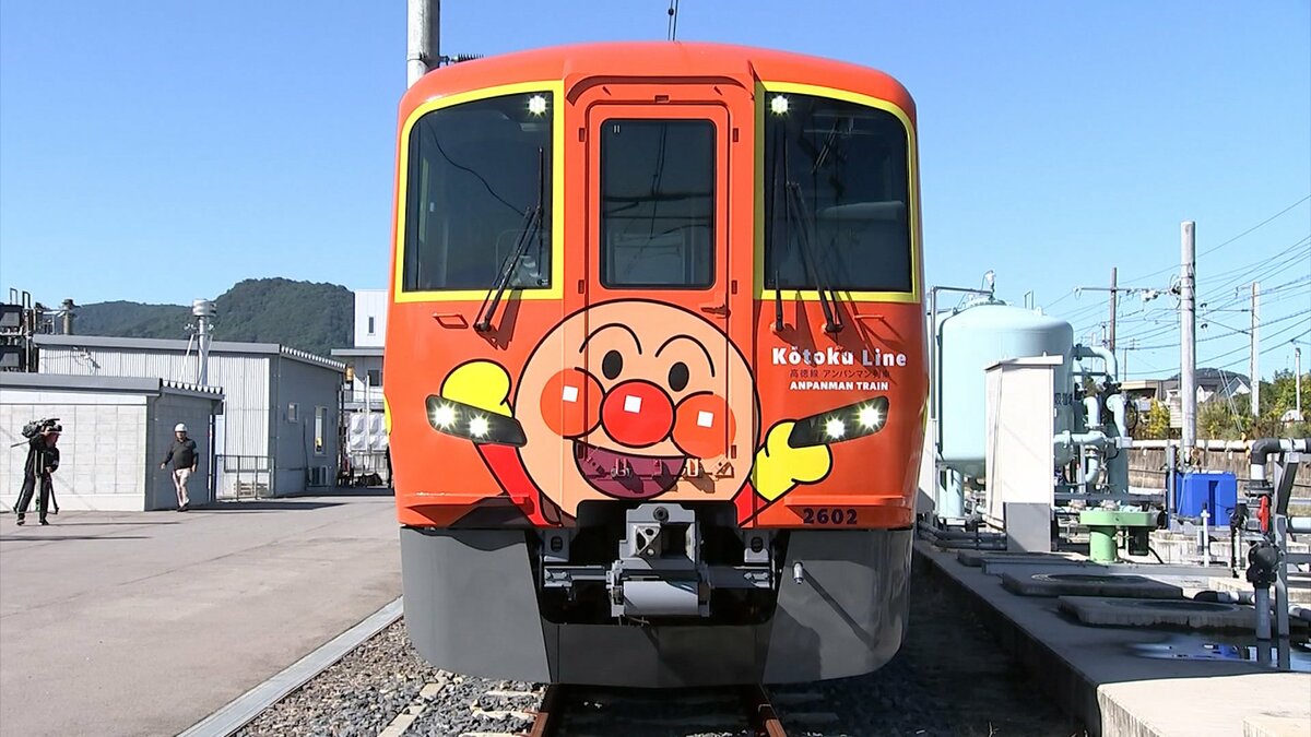JR四国】「アンパンマン列車」の新型車両を公開 「特急うずしお