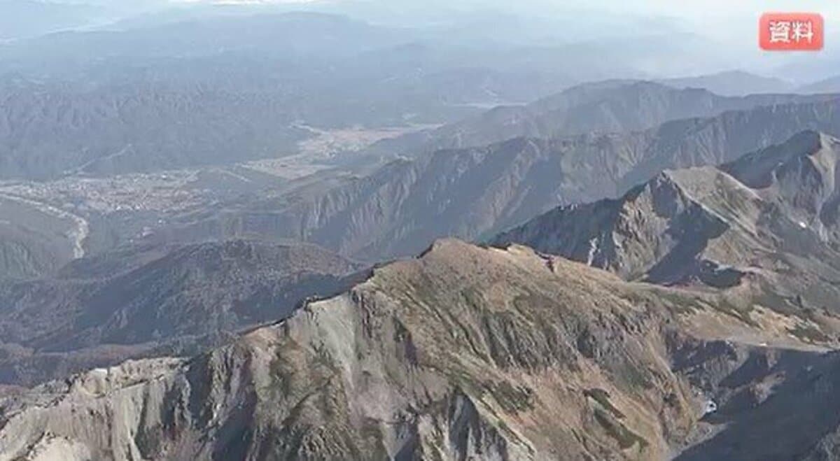 尾根から滑落した人を見た…」北アルプス八方尾根、下山中の登山者から