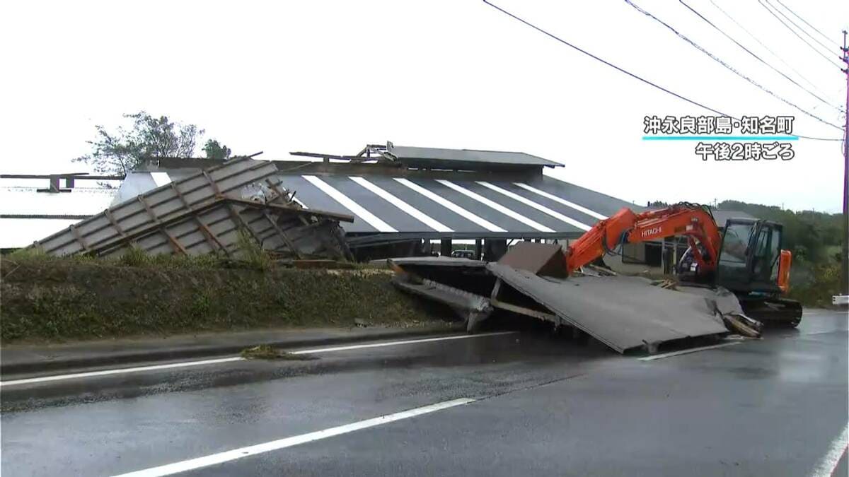 台風13号　幅40ｍにわたり土砂崩れ　牛舎の屋根が飛ばされる　奄美地方は広い範囲が強風域　鹿児島
