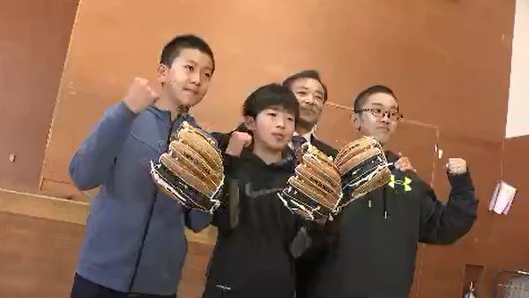 「みんなでキャッチボールしたい！」大谷翔平選手のグローブが中野市の小学校にも　児童代表が早速キャッチボール|TBS NEWS DIG