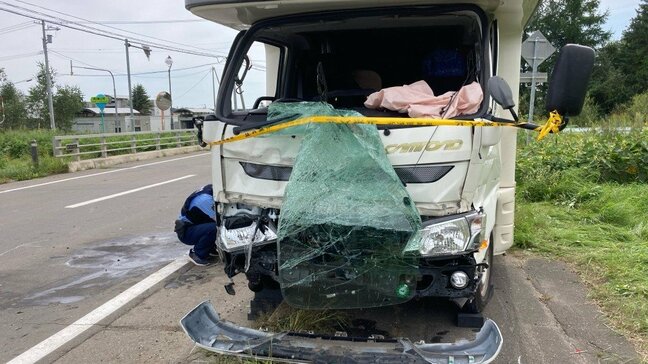 キャンピングカーとバイクが衝突　「車の下に挟まれていて反応がない」バイクの20代男性が意識不明の重体　一時停止の標識見落としの可能性も　北海道上士幌町|TBS NEWS DIG