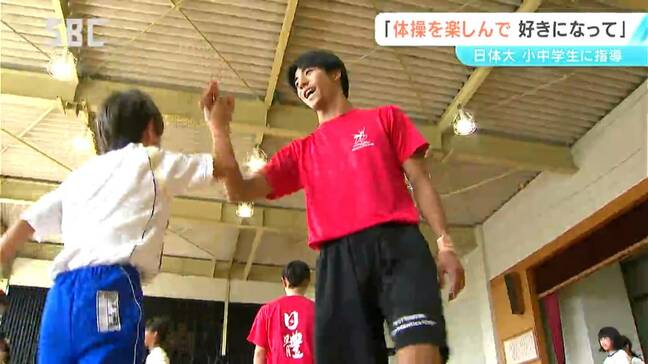 「体操を楽しんで好きになって」マット運動の上達法を伝授　日体大の体操部が小学生と交流会　長野・東御市|TBS NEWS DIG
