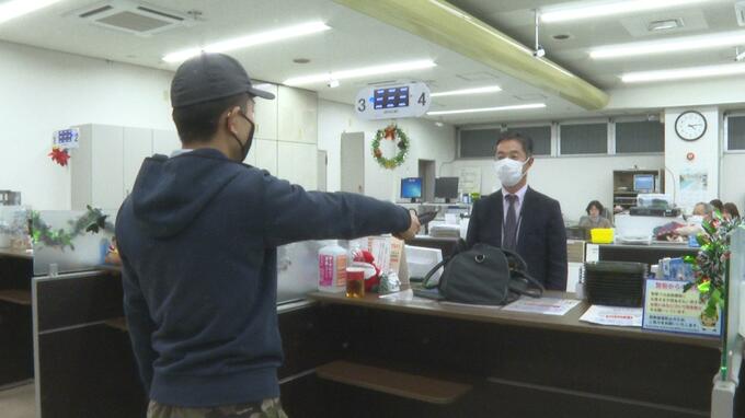 強盗事件に備え、銀行で訓練　右手に刃物、左手にガソリン…警察到着までの対応確認　福島　|　福島のニュース│TUF