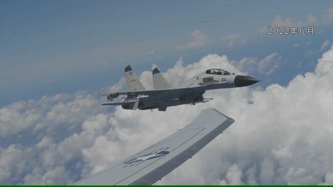 東シナ海・南シナ海上空で中国軍の威圧的行動が急増　アメリカが映像公開|TBS NEWS DIG