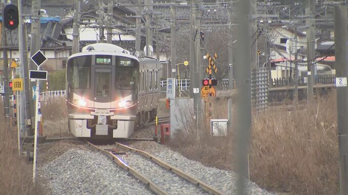 「やっと学校に行ける」2週間ぶりの運転再開…JR七尾線 羽咋駅以南で運転再開　通学通勤の利用者は…　|　石川県のニュース｜MRO北陸放送