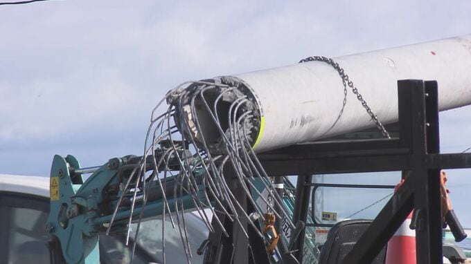 車が信号機なぎ倒す…男性2人けが　通勤時間帯で渋滞発生　福島・郡山市|TBS NEWS DIG
