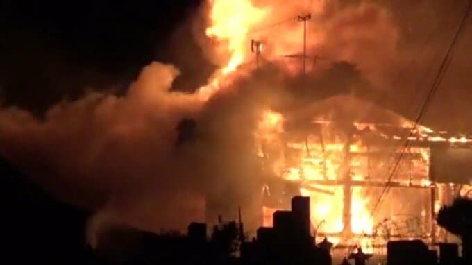 寺の敷地内にある住宅全焼 焼け跡から1人の遺体  住職の妻と連絡取れず 愛媛・松山市|TBS NEWS DIG