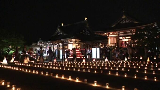 「6000本のろうそくの灯りで先祖を供養」倶利迦羅不動寺で万灯会|TBS NEWS DIG