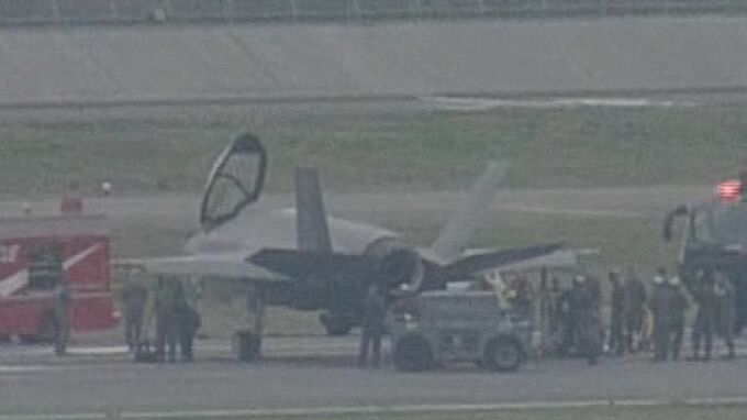 岩国錦帯橋空港　滑走路閉鎖　米空軍航空機パンクか ＡＮＡ機欠航や目的地変更など影響　|　山口のニュース・天気・防災｜tys NEWS｜ｔｙｓテレビ山口