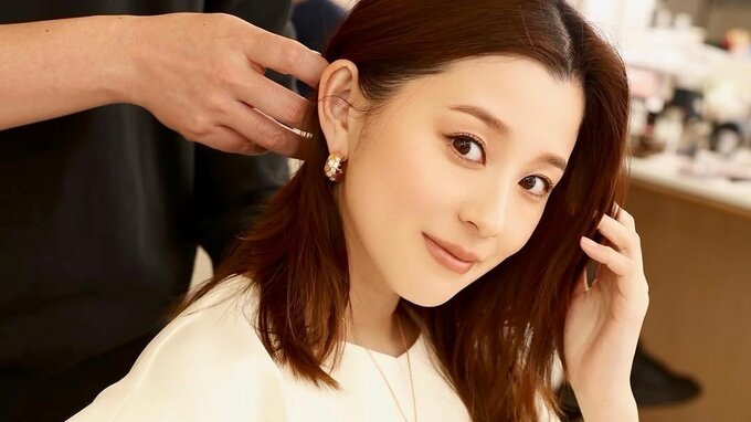 【朝比奈彩】表情豊かな写真を投稿に「なんて女王様なんだ！」「女神の美しさ」の声|TBS NEWS DIG