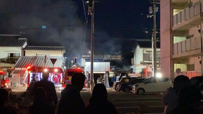 愛媛・西条市で民家全焼する火事  94歳の住人女性と連絡つかず　|　愛媛のニュース - Nスタえひめ｜あいテレビは6チャンネル