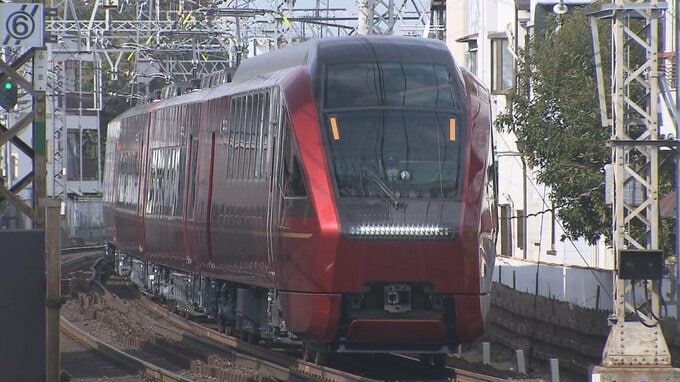 近鉄特急「ひのとり」プレミアム車両のデッキで壁面パネルが落下　乗客・乗務員にけが人なし　アルミ製で総重量約2.5kg|TBS NEWS DIG