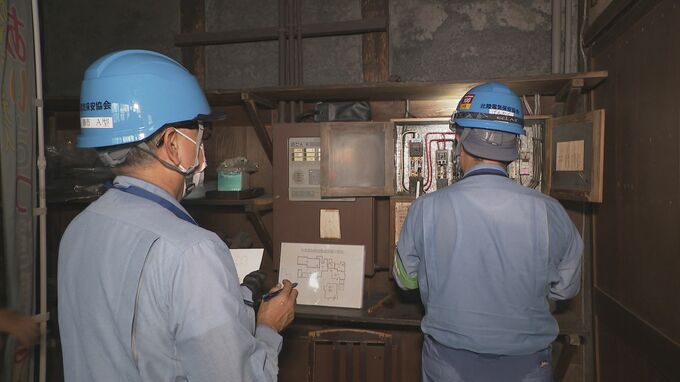「汗をかいた状態でプラグを触ると危険」8月は電気使用安全月間 古い配線が多い文化財の電気設備を点検　|　石川県のニュース｜MRO北陸放送