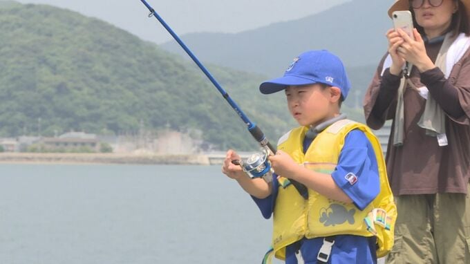 “海の日”無料開放のフィッシングパークには多くの子どもたち「釣れた～！」　|　山口のニュース・天気・防災｜tys NEWS｜ｔｙｓテレビ山口