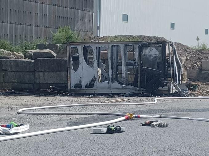 運送会社の敷地でコンテナ１台を全焼する火事 ケガ人なし　|　愛媛のニュース - Nスタえひめ｜あいテレビは6チャンネル