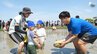 田んぼで“泥んこラグビー” 園児と静岡ブルーレヴズの選手が触れ合い＝静岡・袋井市　|　静岡のニュース | SBSNEWS | 静岡放送