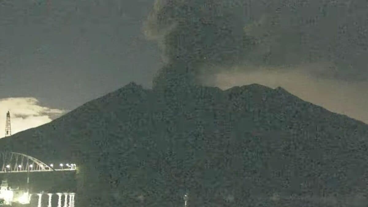 桜島で噴火、噴煙高さ1900ｍまで上昇　灰は鹿児島市吉野方向へ【きょう・あすの降灰予報】