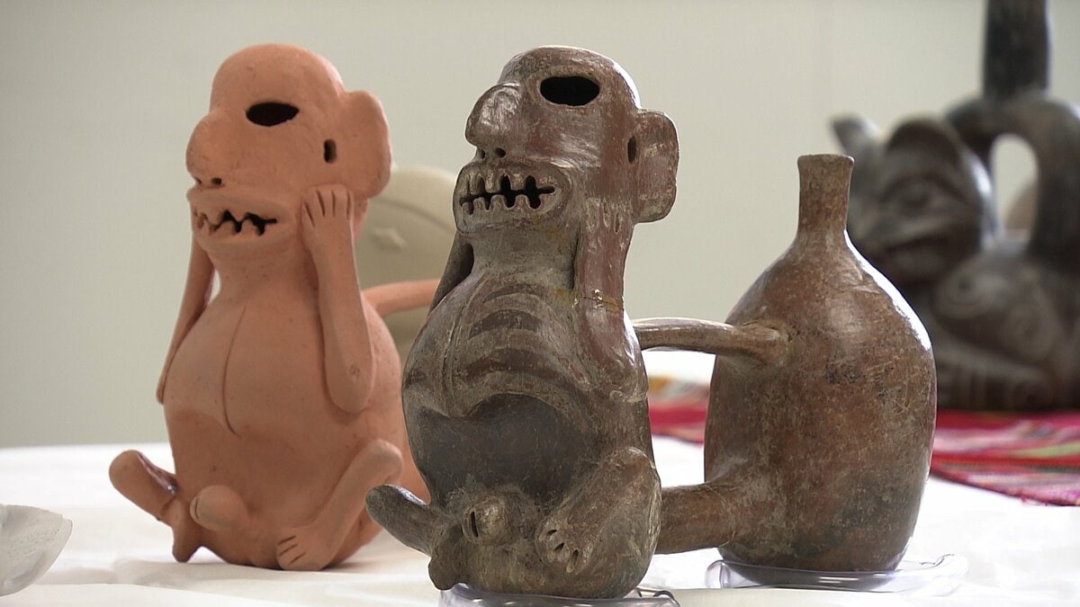 2千年前に中南米でつくられていた「笛吹きボトル」に酒を入れると味が