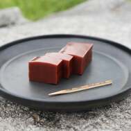 職人歴47年の集大成が、どん底から「再誕」。自主回収に追い込まれたカカオ羊羹『Fuji』が、九州の絆で世界・次世代との和文化の「懸け橋」を目指すまで。|TBS NEWS DIG