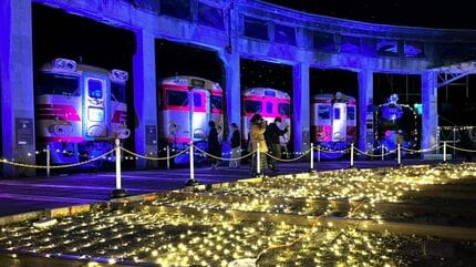 D51」「DF50」「キハ181」がX'masにライトアップ！転車台には「キハ40