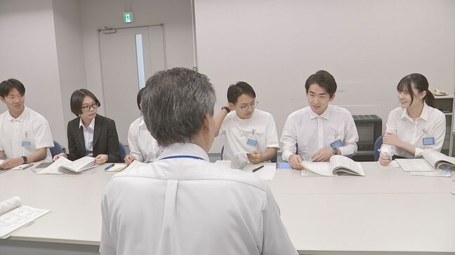 「あっ、ペンが濃いのがおかしい」大学生が国税専門官となって不正申告を暴く！　関東信越国税局が税務調査の体験会を開催|TBS NEWS DIG