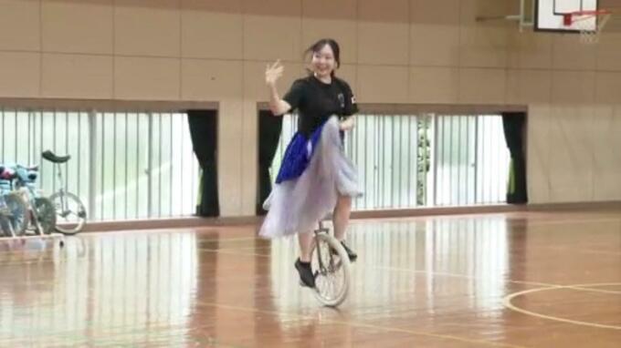 世界大会優勝者・鈴木奈菜さんと吉松涼花さんが講師 小学校で一輪車講習会　|　愛媛のニュース - Nスタえひめ｜あいテレビは6チャンネル