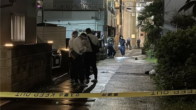 【速報】西東京市のアパートで家賃保証会社の社員が腹をサバイバルナイフで刺され重傷か　家賃滞納をめぐりトラブル　60代の男を殺人未遂の疑いで現行犯逮捕　警視庁|TBS NEWS DIG
