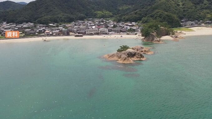 海水浴の男性(50代)、沖の小島まで流され…声をあげて助けを求める　防災ヘリが救助　家族で海水浴に来ていた　|　BSSニュース | BSS山陰放送