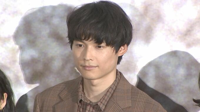 【SixTONES・松村北斗】緊張する子役に優しく声かけ「怖いよな」初単独主演「秒速5センチメートル」完成披露試写会|TBS NEWS DIG