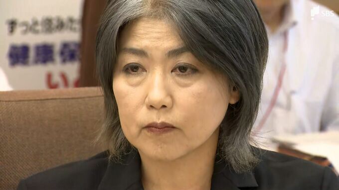 田久保真紀市長が定例会見に臨むも一連の学歴詐称疑惑について説明拒否 報道陣の質問応じず退室＝静岡・伊東市|TBS NEWS DIG