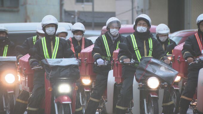 新年迎え 年賀はがき届ける出発式 一斉に配達はじまる　|　石川県のニュース｜MRO北陸放送