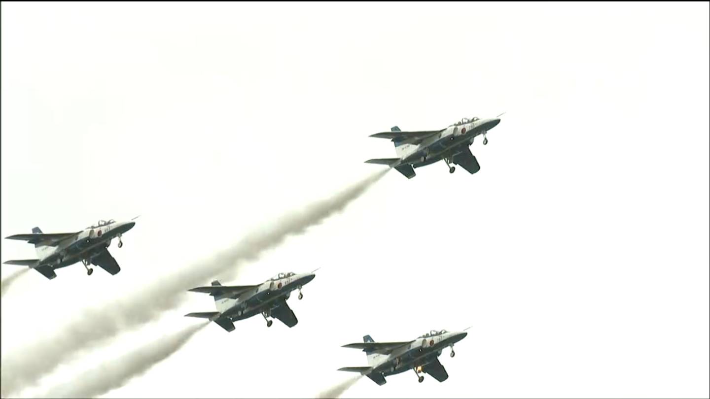 去年より1万人増4万551人が殺到“ ブルーインパルス”松島基地航空祭で