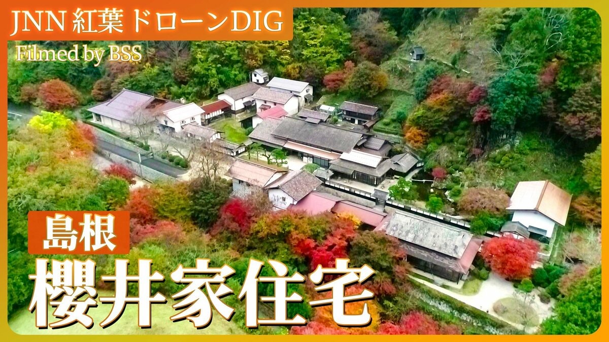 紅葉に彩ろられた田舎家 紅葉に彩ろられた田舎家 紅葉に彩ろられた田舎家