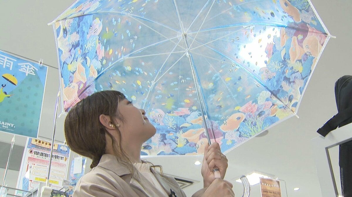 傘を開くと…「水槽」「花」「クリームソーダ」に！？梅雨を彩る