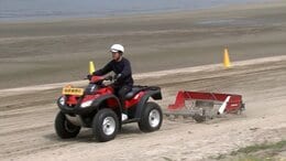 観音寺市の海水浴場で砂浜を走るのに適した「全地形対応車」を使い清掃活動　香川県ホンダ会　|　岡山・香川のニュース | 天気 | RSK山陽放送