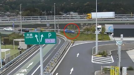 1歩目〜5メートル以内を高速移動 簡単すぎる？」外国人の免許切り替え制度に“警鐘” 新名神の逆走事故